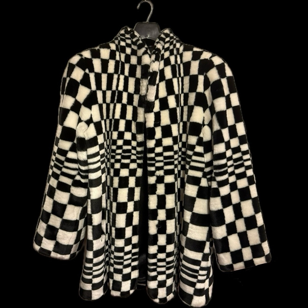 🆕 Monochrome Checkered Women's Fur Coat